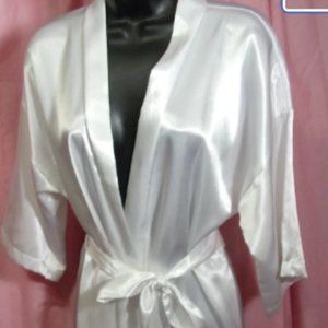 Innermost Short Satin Kimono Robe Soft White/Ivory Size Small NWOT